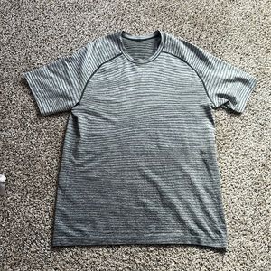RARE lululemon Metal Vent Tech Short-Sleeve Shirt